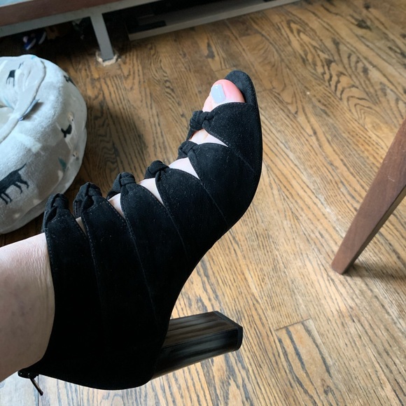 Awesome like-new suede ombré heel booties🖤 - Picture 4 of 14